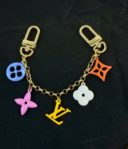 Metal long charm vv keychain bag charm
