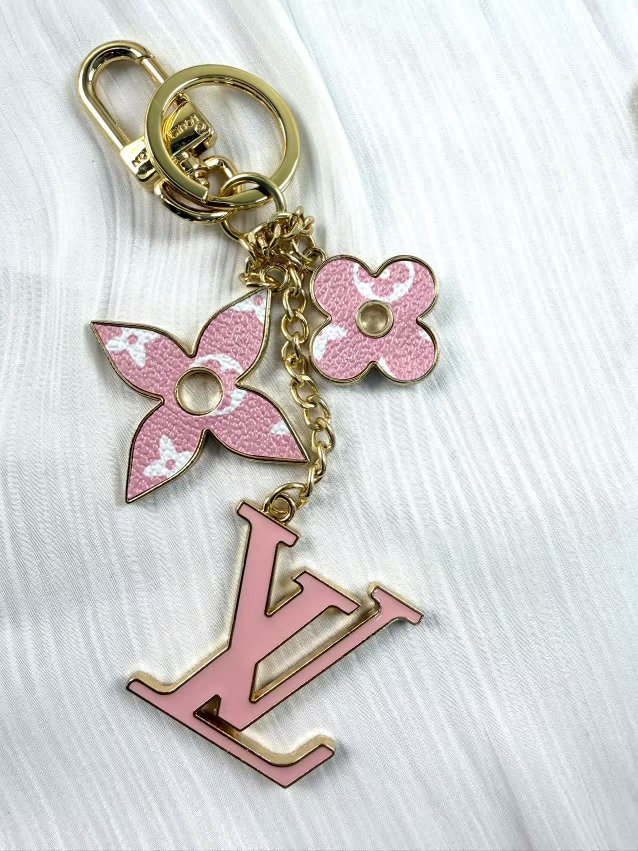 Metal Big Designer vv keychain bag charm