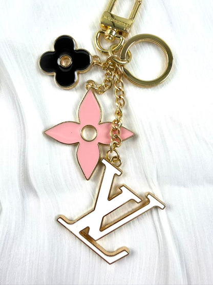 Metal Big Designer vv keychain bag charm