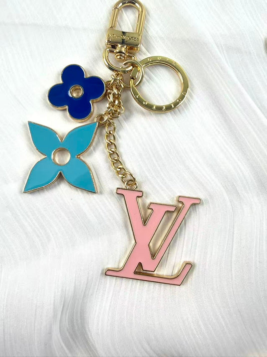 Metal Big Designer vv keychain bag charm