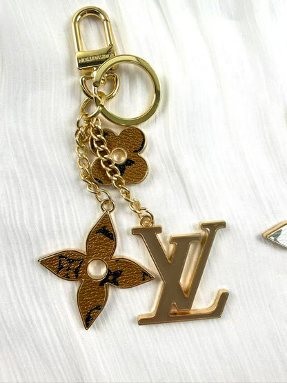 Metal Big Designer vv keychain bag charm