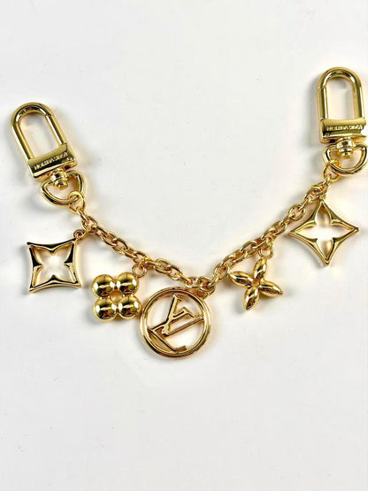 Metal long charm vv keychain bag charm