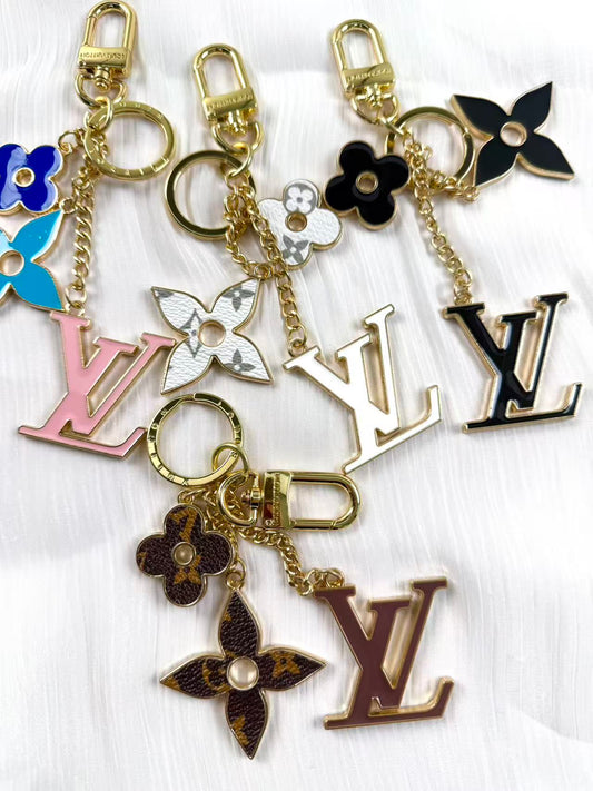 Metal Big Designer vv keychain bag charm