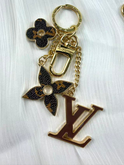 Metal Big Designer vv keychain bag charm