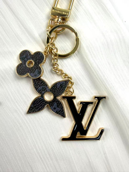 Metal Big Designer vv keychain bag charm