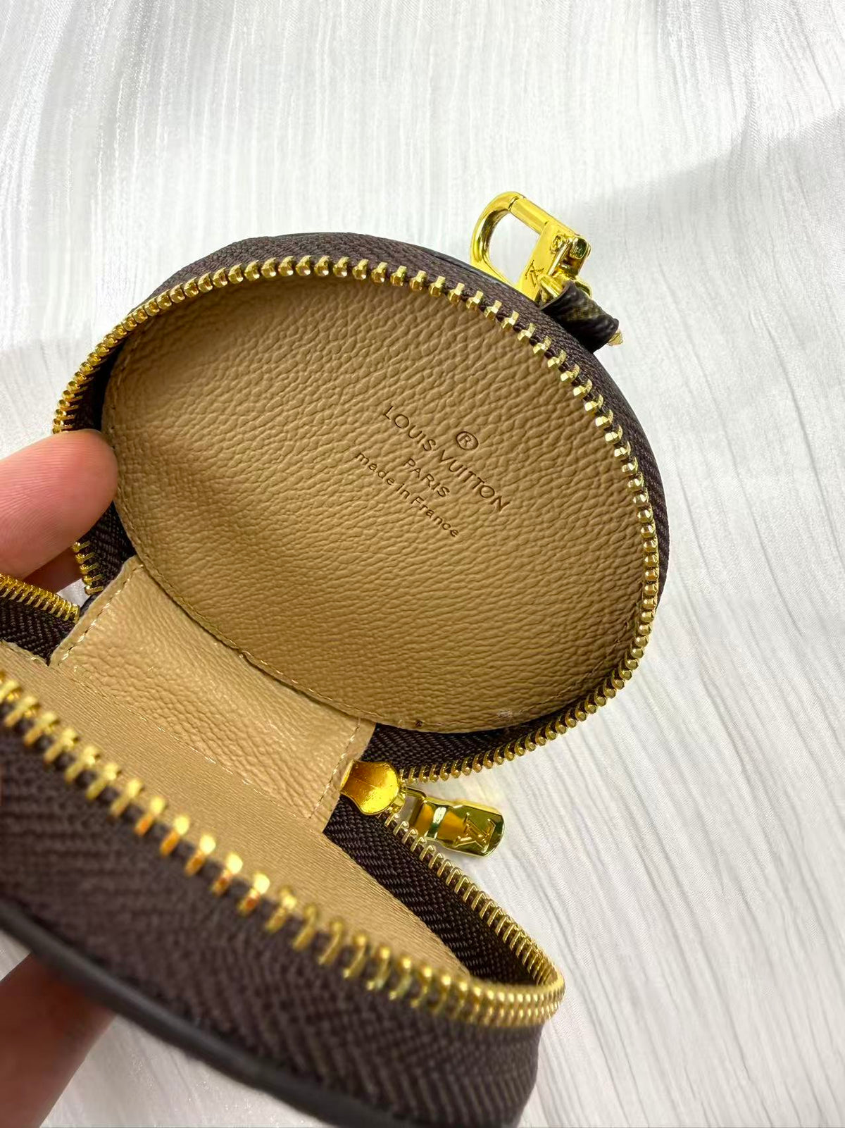 round designer vv purse