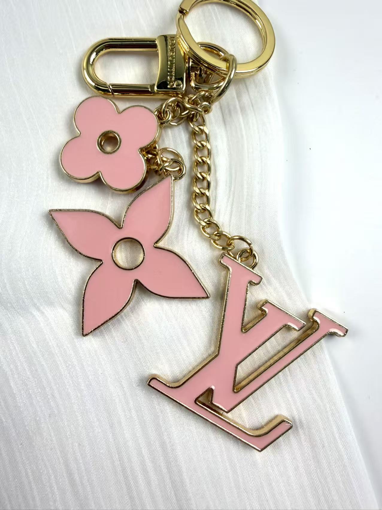 Metal Big Designer vv keychain bag charm