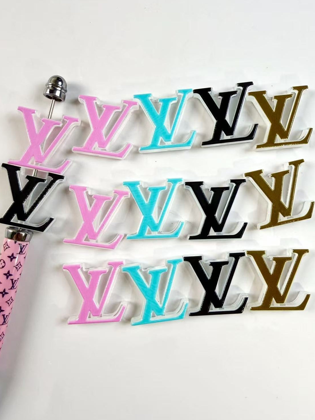 Colorful vvlogo beads